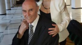 (FOTO) LEGENDARNI SRPSKI PEVAČ (88) U VEZI SA 41 GODINOM MLAĐOM KOLEGINICOM!