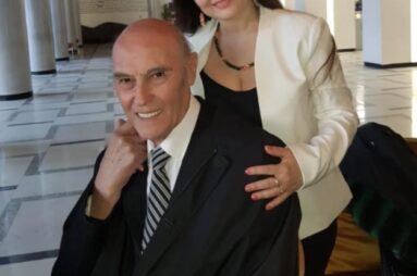 (FOTO) LEGENDARNI SRPSKI PEVAČ (88) U VEZI SA 41 GODINOM MLAĐOM KOLEGINICOM!